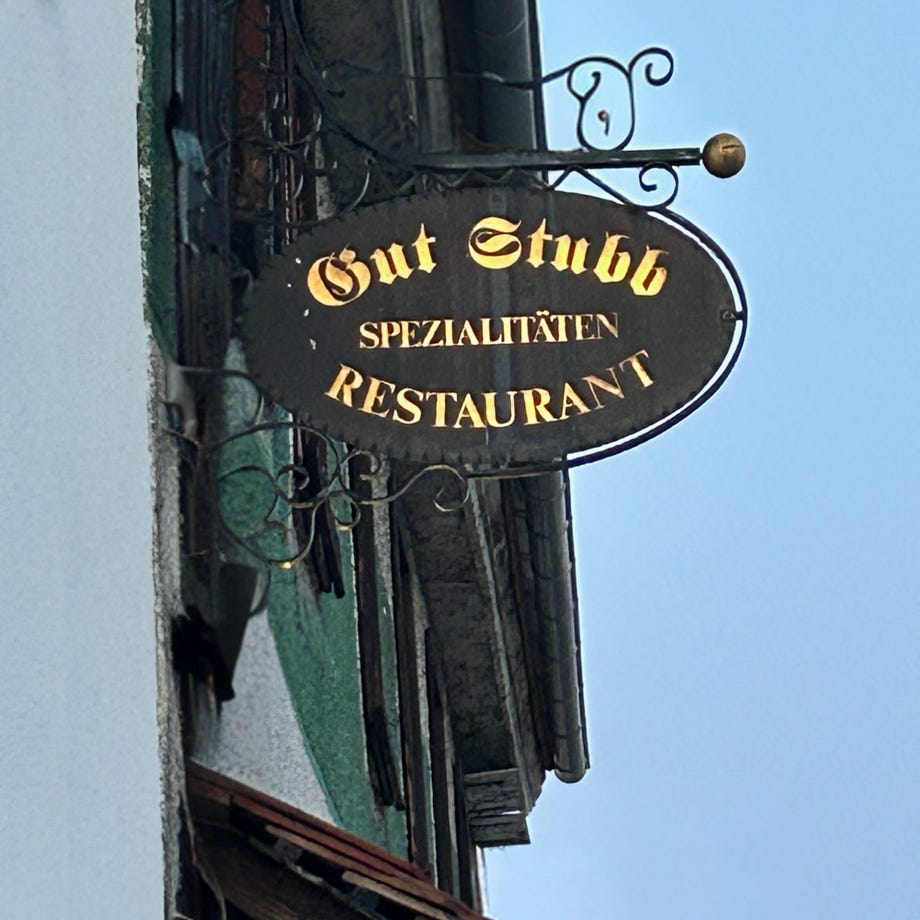 Kostenloses Stock Foto zu artwall, asien, barhocker